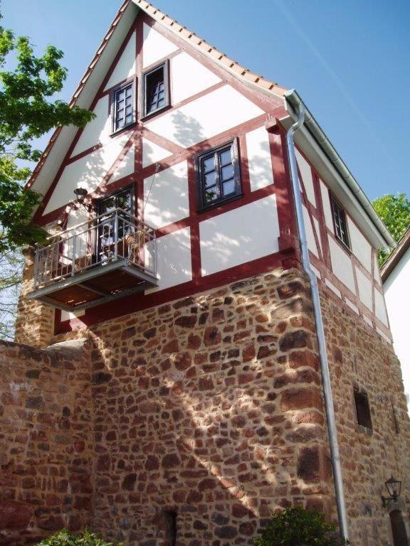 Aussergewoehnliche Uebernachtung Im Wehrturm Бад-Херсфельд Экстерьер фото